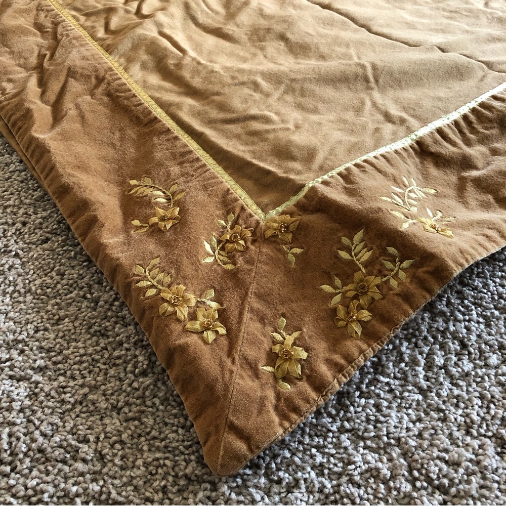 Gold Table Cloth